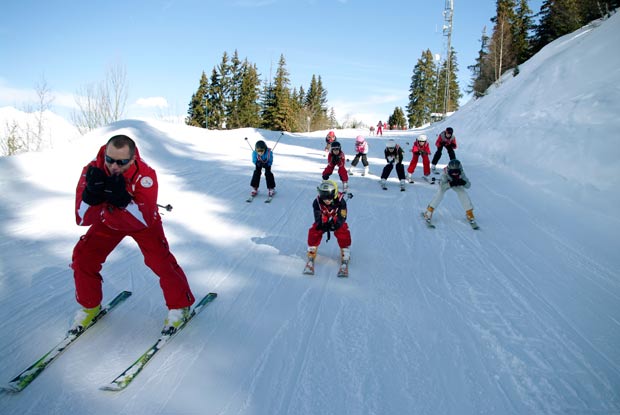 Ski or snowboard, how to choose? - France Montagnes - Official Website of  the French Ski Resorts