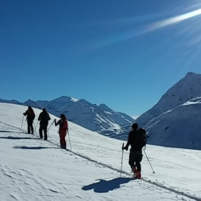 Sortie ski de randonnée et poudreuse immaculée